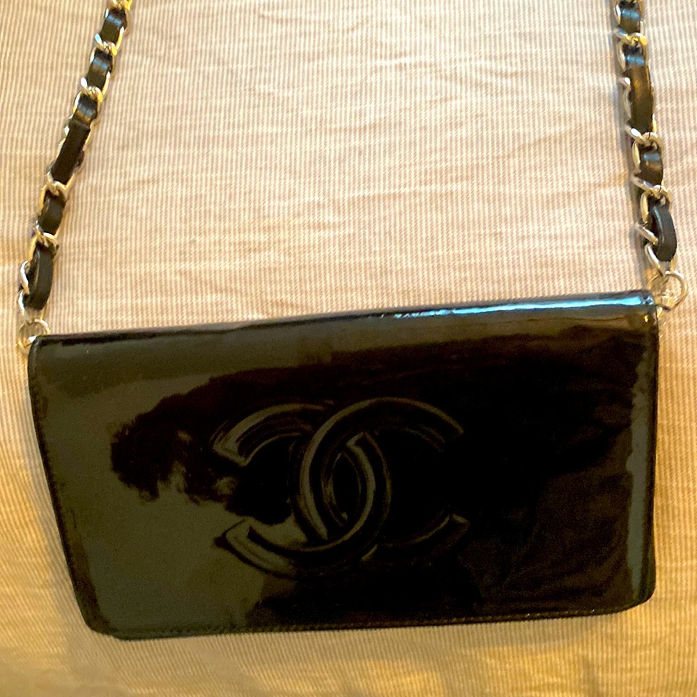 Authentic Chanel shoulder wallet with chain.